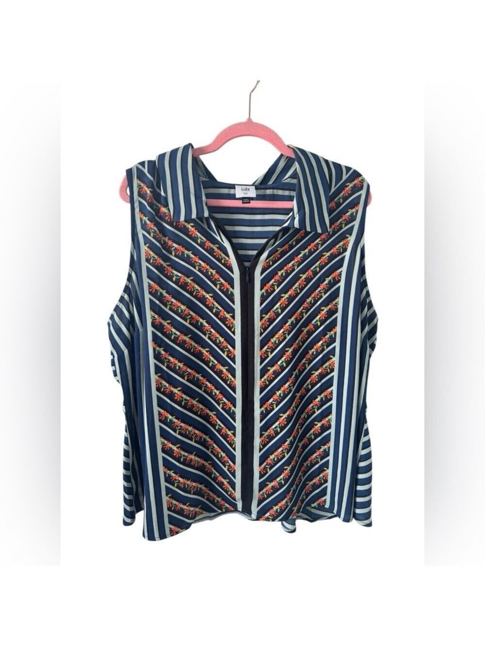 Cabi - Chevron Top Spring 2023 Collection - Zipper Closure - LIKE NEW